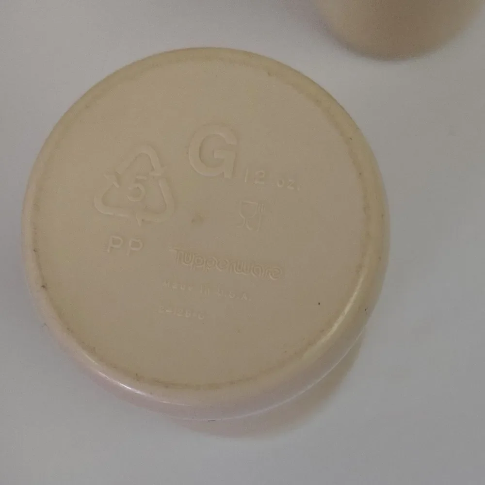 Set of 5 Cream Tupperware Tumblers